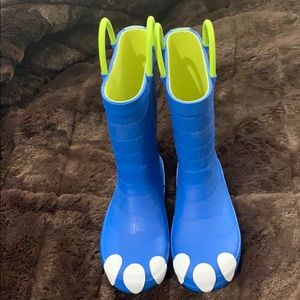 Rain boots size 9 toddler